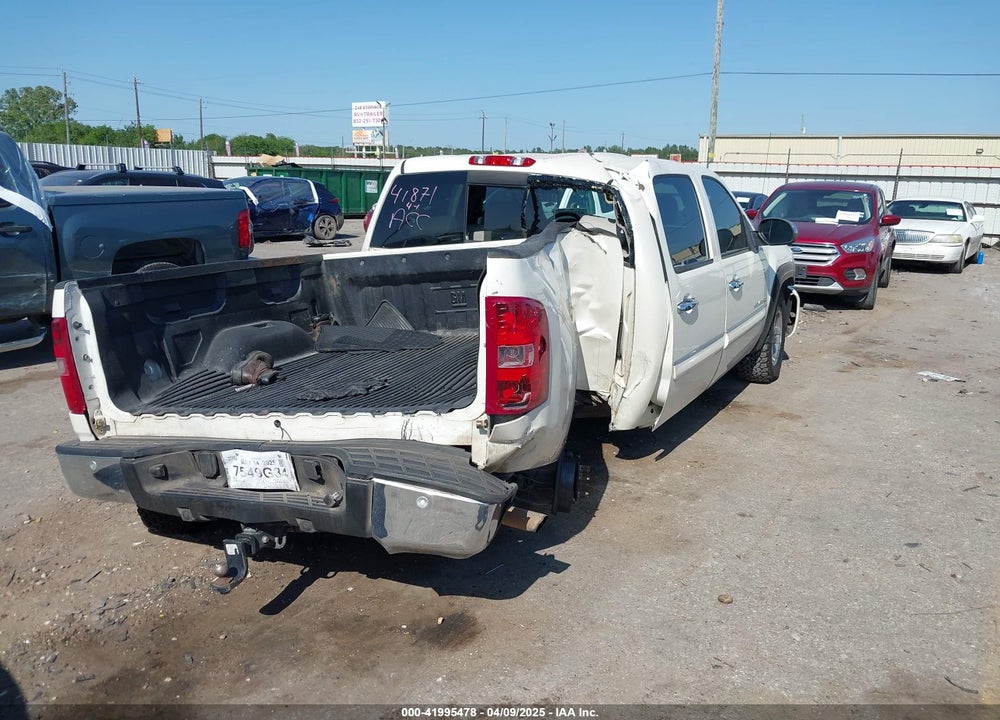 2011 CHEVROLET SILVERADO 1500 VIN: 3GCPKSE39BG403271