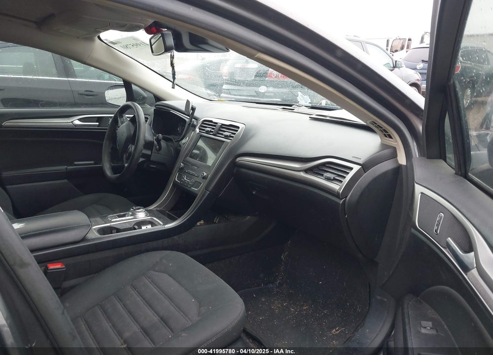 2019 FORD FUSION SE VIN: 3FA6P0H70KR136516