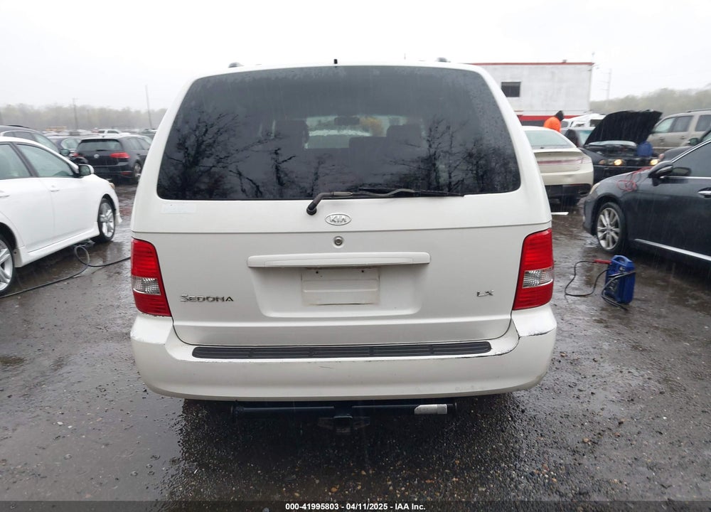 2005 KIA SEDONA VIN: KNDUP131256668958