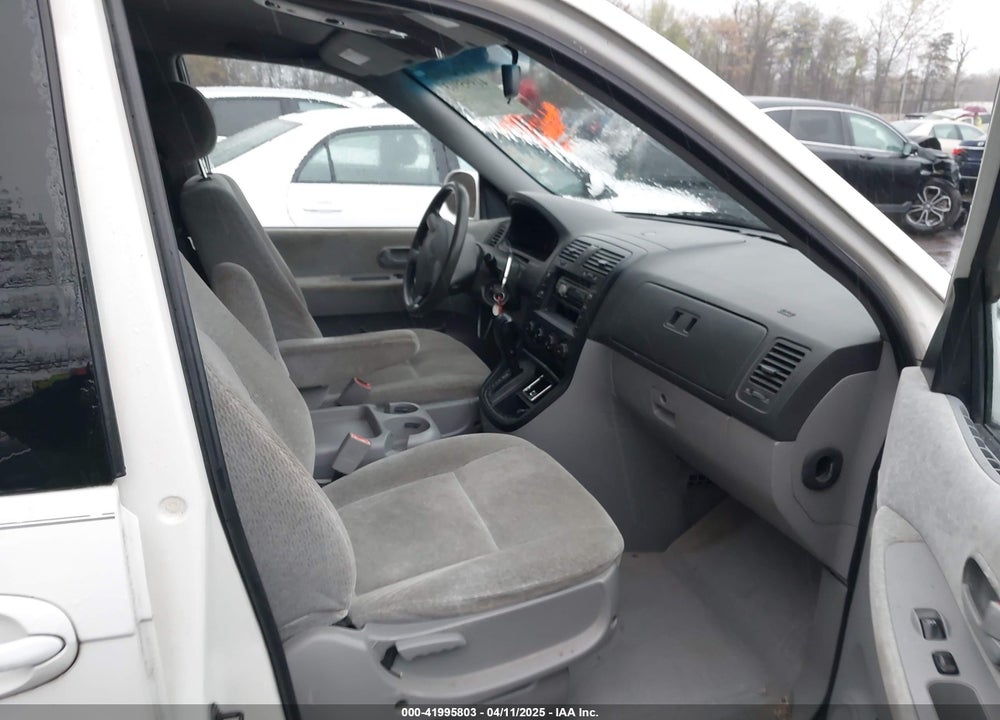 2005 KIA SEDONA VIN: KNDUP131256668958