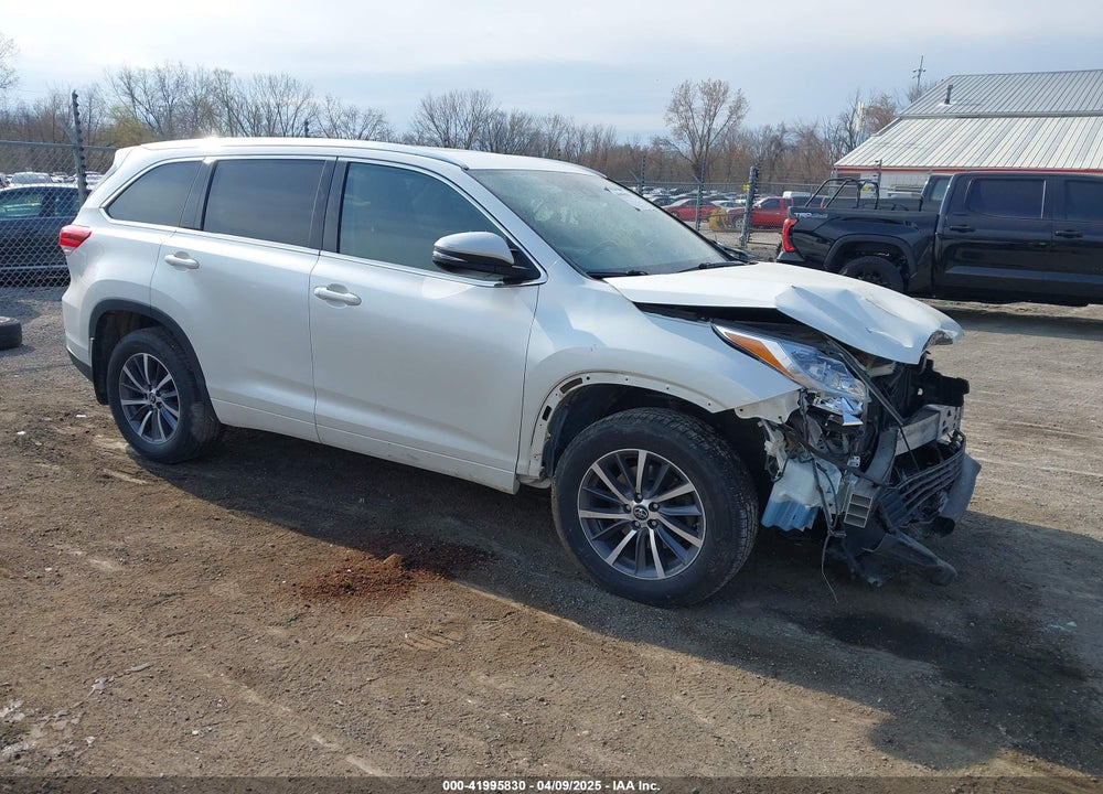 2017 TOYOTA HIGHLANDER XLE VIN: 5TDJZRFH3HS513862
