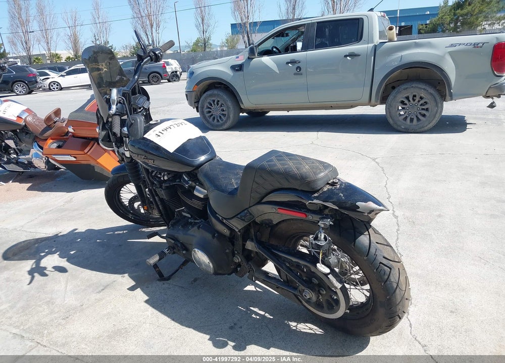 2019 HARLEY-DAVIDSON FXBB VIN: 1HD1YJJ66KB052471