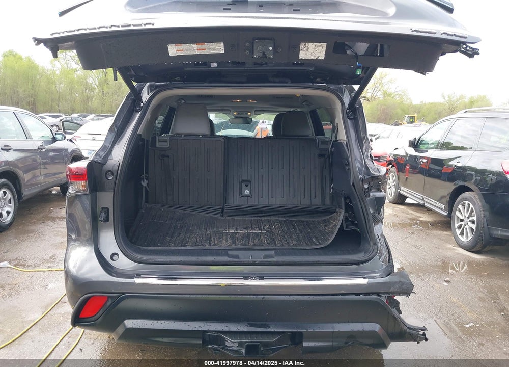 2024 TOYOTA HIGHLANDER XLE VIN: 5TDKDRBH3RS569231