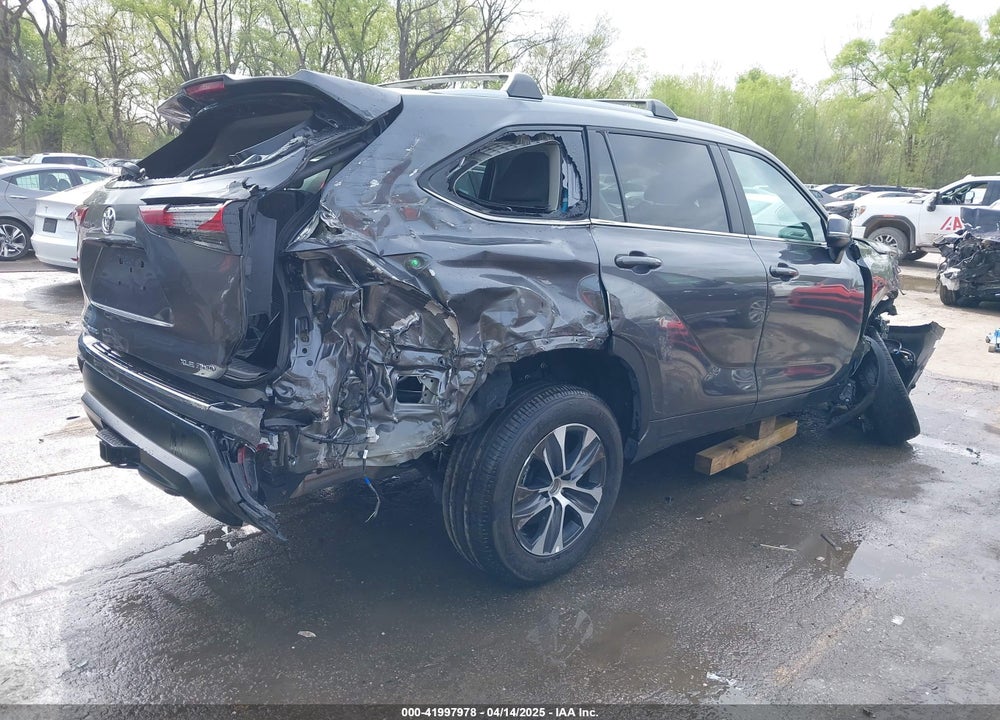 2024 TOYOTA HIGHLANDER XLE VIN: 5TDKDRBH3RS569231