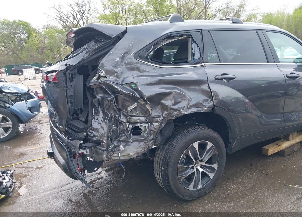 2024 TOYOTA HIGHLANDER XLE VIN: 5TDKDRBH3RS569231
