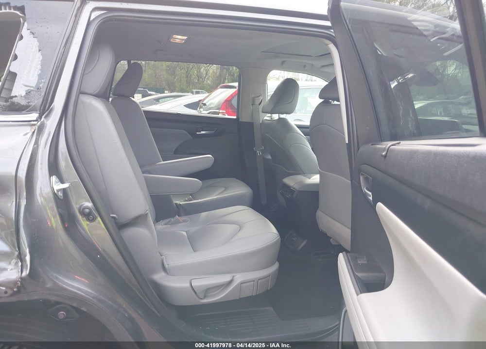 2024 TOYOTA HIGHLANDER XLE VIN: 5TDKDRBH3RS569231