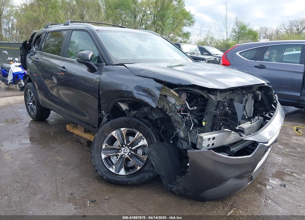 2024 TOYOTA HIGHLANDER XLE VIN: 5TDKDRBH3RS569231