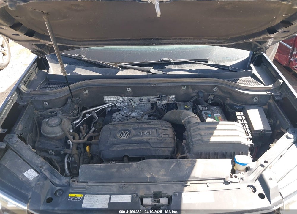 2018 VOLKSWAGEN ATLAS VIN: 1V2CP2CAXJC597262