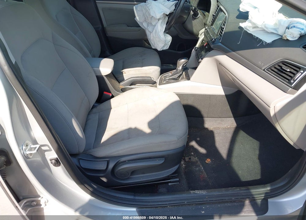 2018 HYUNDAI ELANTRA VIN: 5NPD84LFXJH383175