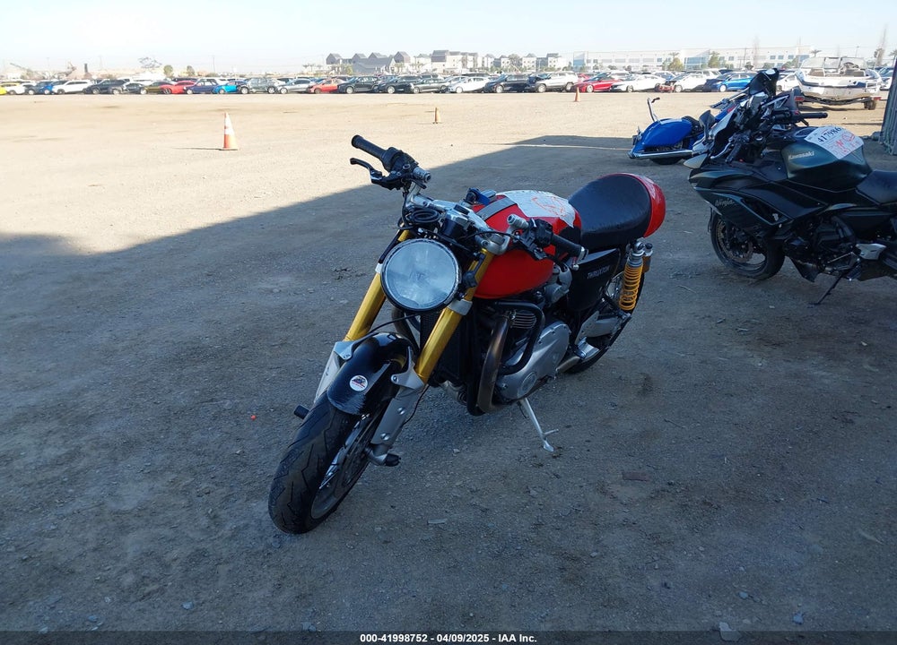 2016 TRIUMPH MOTORCYCLE THRUXTON 1200 R VIN: SMTD21HF0GT780957