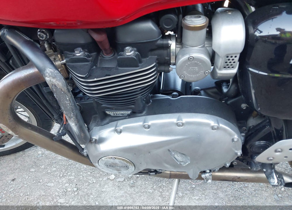 2016 TRIUMPH MOTORCYCLE THRUXTON 1200 R VIN: SMTD21HF0GT780957