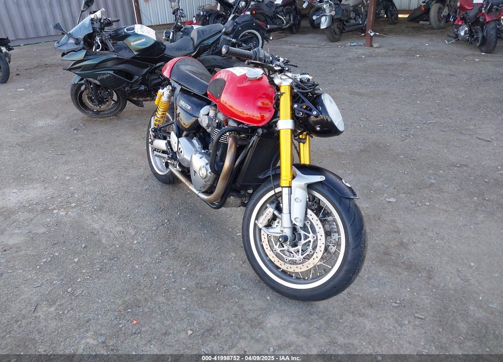 2016 TRIUMPH MOTORCYCLE THRUXTON 1200 R VIN: SMTD21HF0GT780957