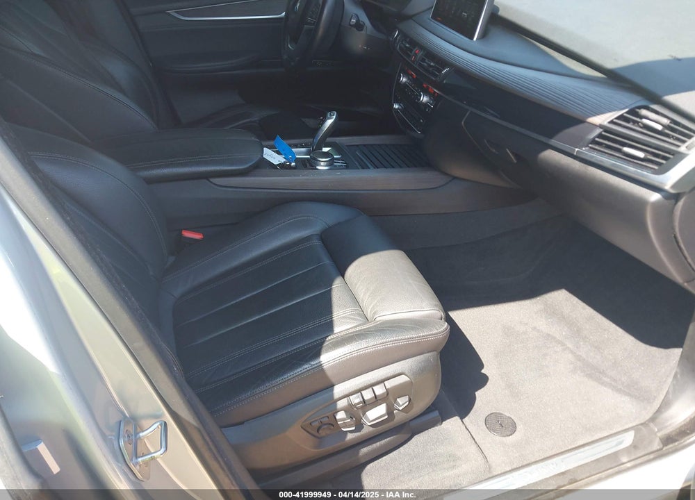 2017 BMW X5 VIN: 5UXKR2C33H0X03702