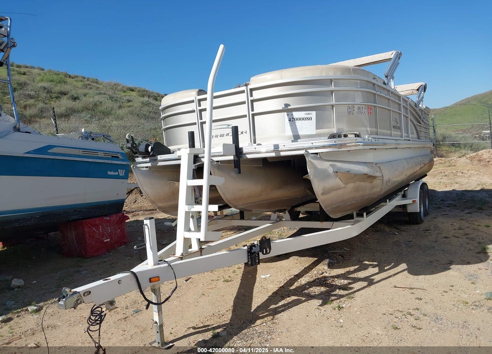 2012 BENNINGTON 23R VIN: ETW80766C212