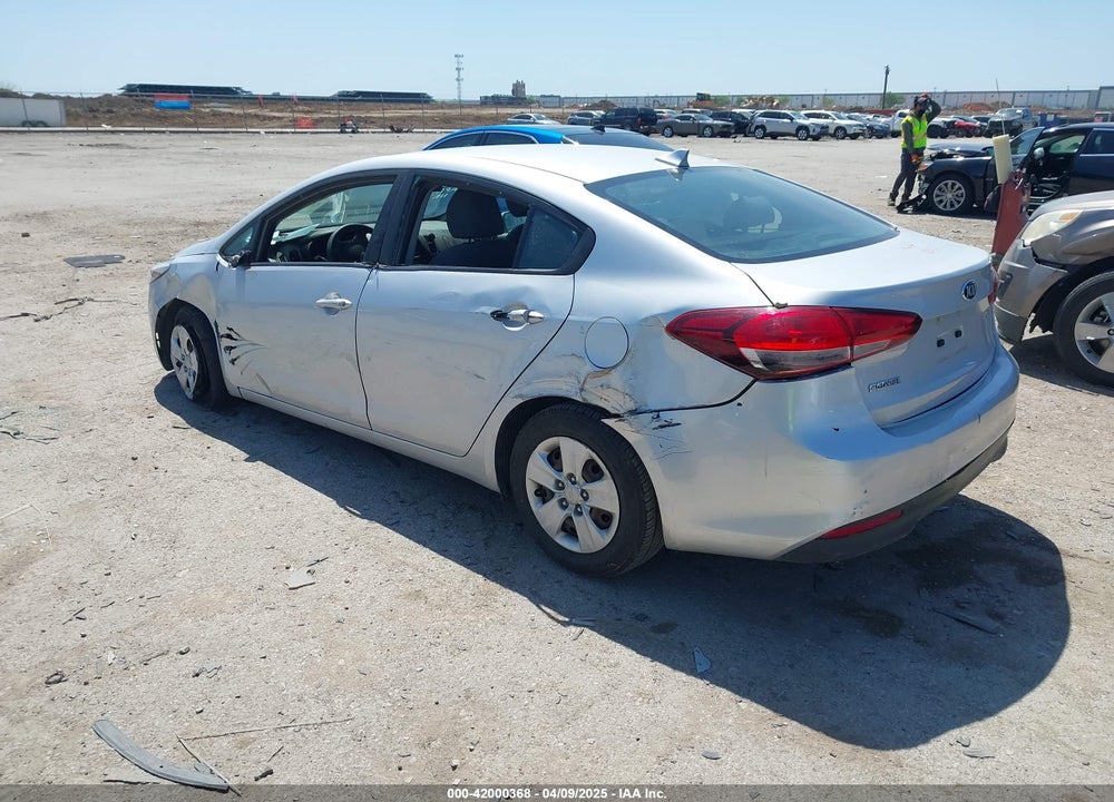 2018 KIA FORTE VIN: 3KPFK4A76JE273153