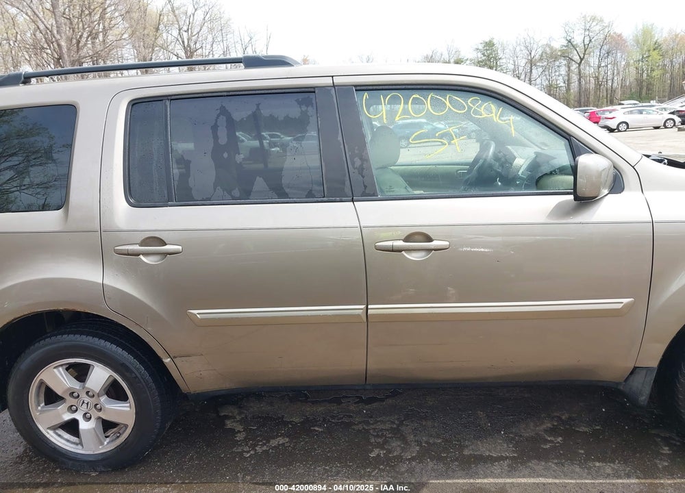 2010 HONDA PILOT EX VIN: 5FNYF4H42AB027705