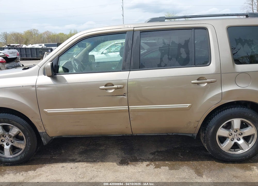 2010 HONDA PILOT EX VIN: 5FNYF4H42AB027705