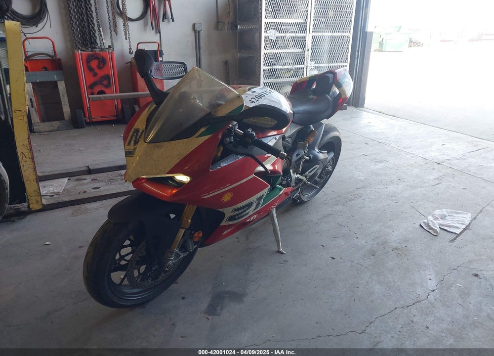 2025 DUCATI PANIGALE V2 VIN: ZDMHAATW9SB015470