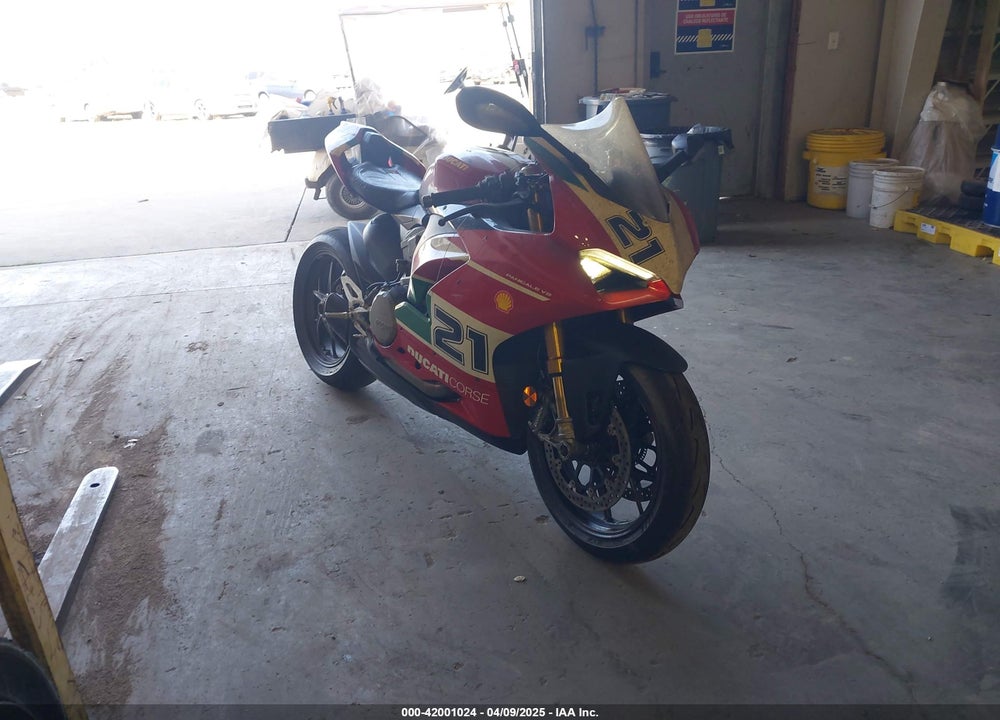 2025 DUCATI PANIGALE V2 VIN: ZDMHAATW9SB015470