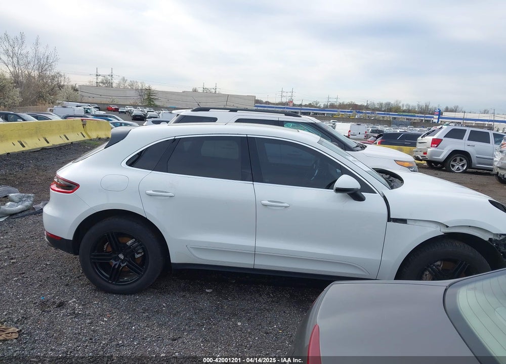 2017 PORSCHE MACAN VIN: WP1AB2A56HLB11942