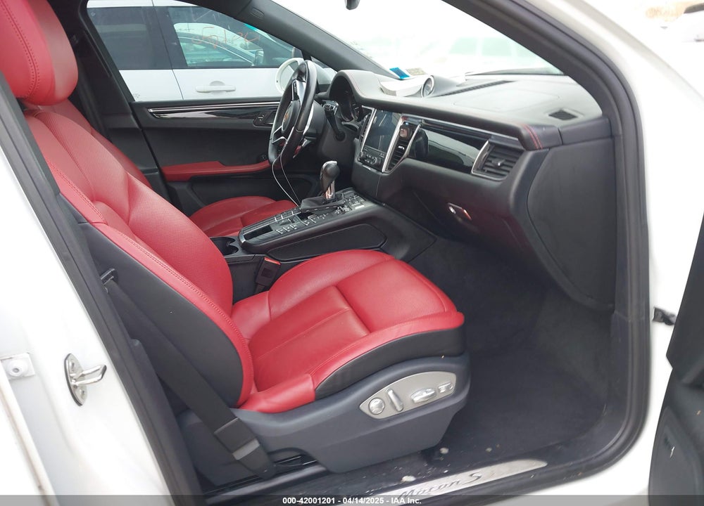 2017 PORSCHE MACAN VIN: WP1AB2A56HLB11942