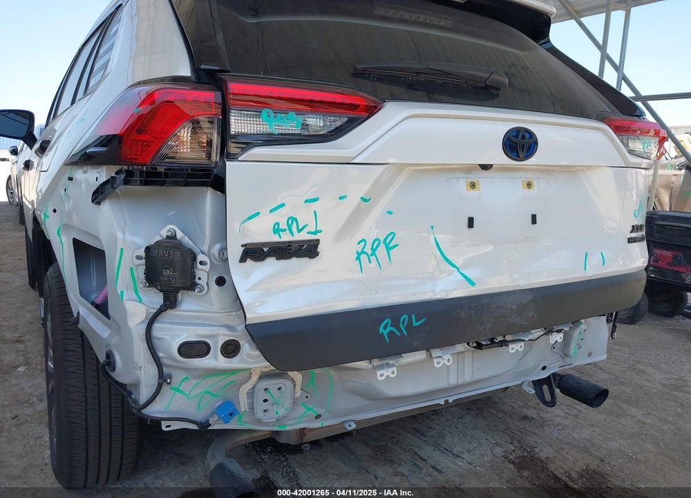 2024 TOYOTA RAV4 HYBRID XLE PREMIUM VIN: JTMB6RFV7RJ061562