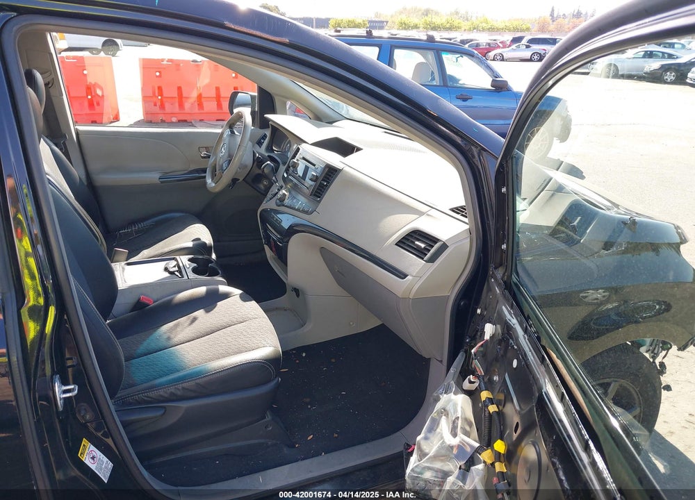 2011 TOYOTA SIENNA SE VIN: 5TDXK3DC6BS051985