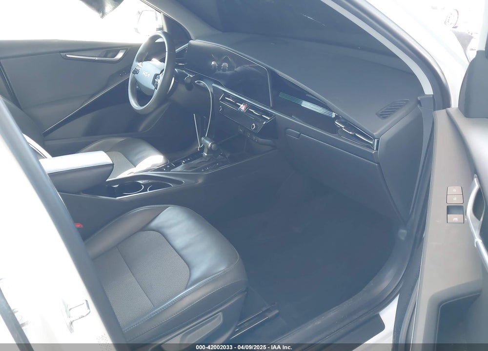 2023 KIA NIRO VIN: KNDCR3LEXP5043592