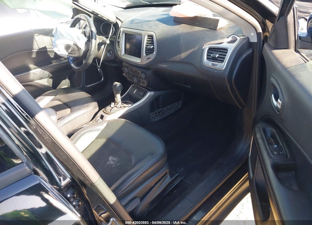 2018 JEEP COMPASS LATITUDE FWD VIN: 3C4NJCBB0JT233741