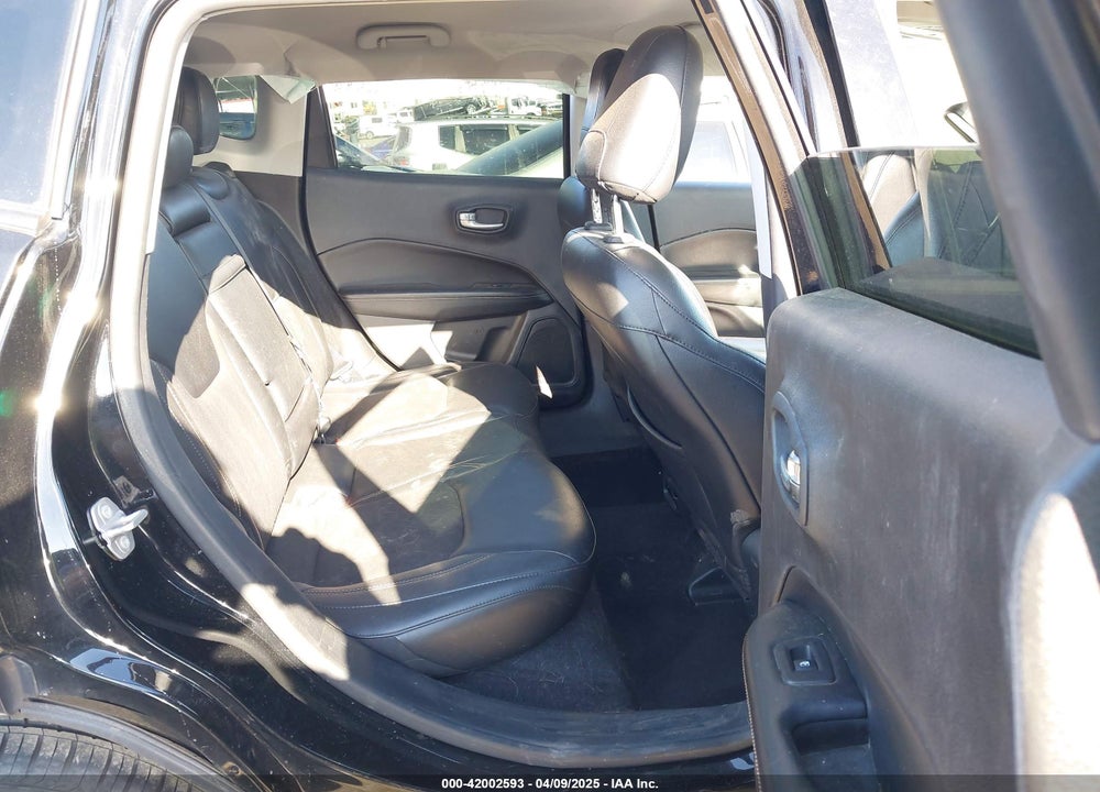 2018 JEEP COMPASS LATITUDE FWD VIN: 3C4NJCBB0JT233741