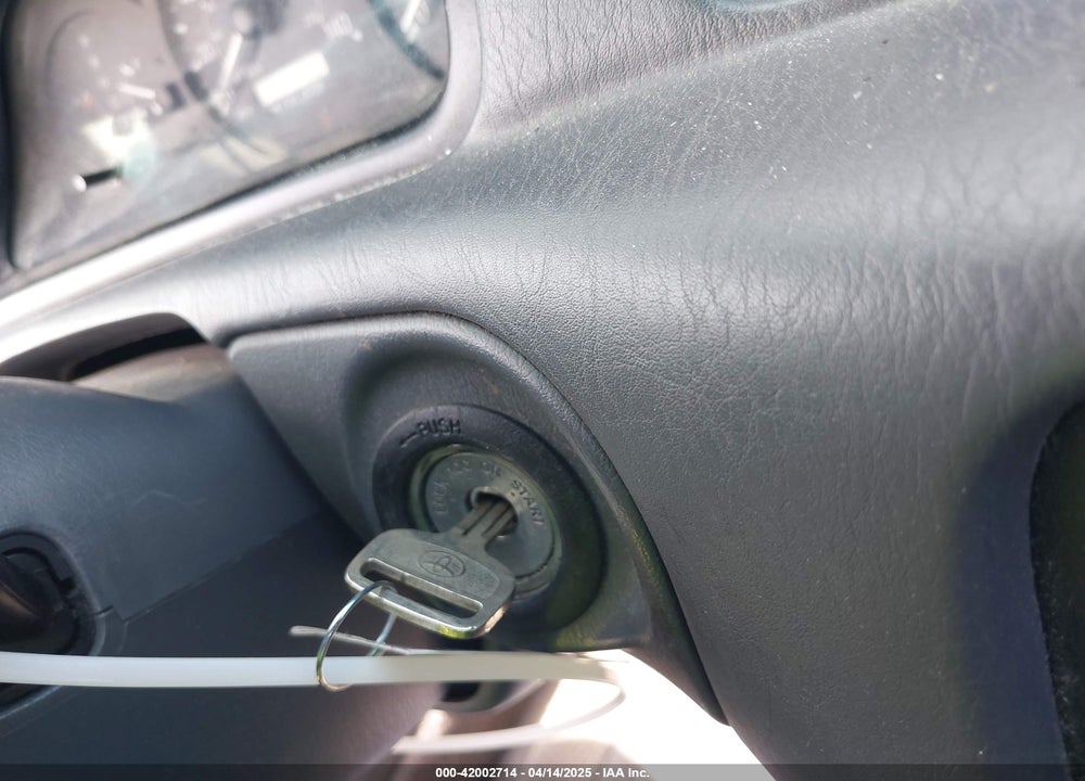 2000 TOYOTA CAMRY VIN: JT2BG22K2Y0420250