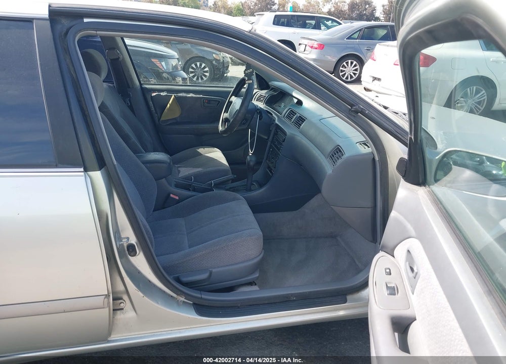 2000 TOYOTA CAMRY VIN: JT2BG22K2Y0420250