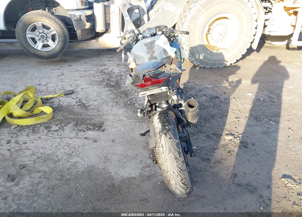 2018 KAWASAKI EX400 VIN: JKAEXKG14JDA08394
