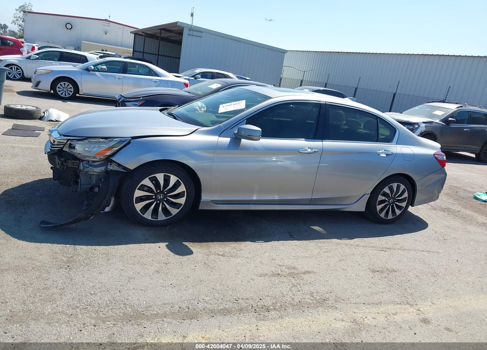 2017 HONDA ACCORD VIN: JHMCR6F7XHC006343