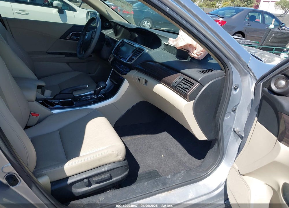 2017 HONDA ACCORD VIN: JHMCR6F7XHC006343