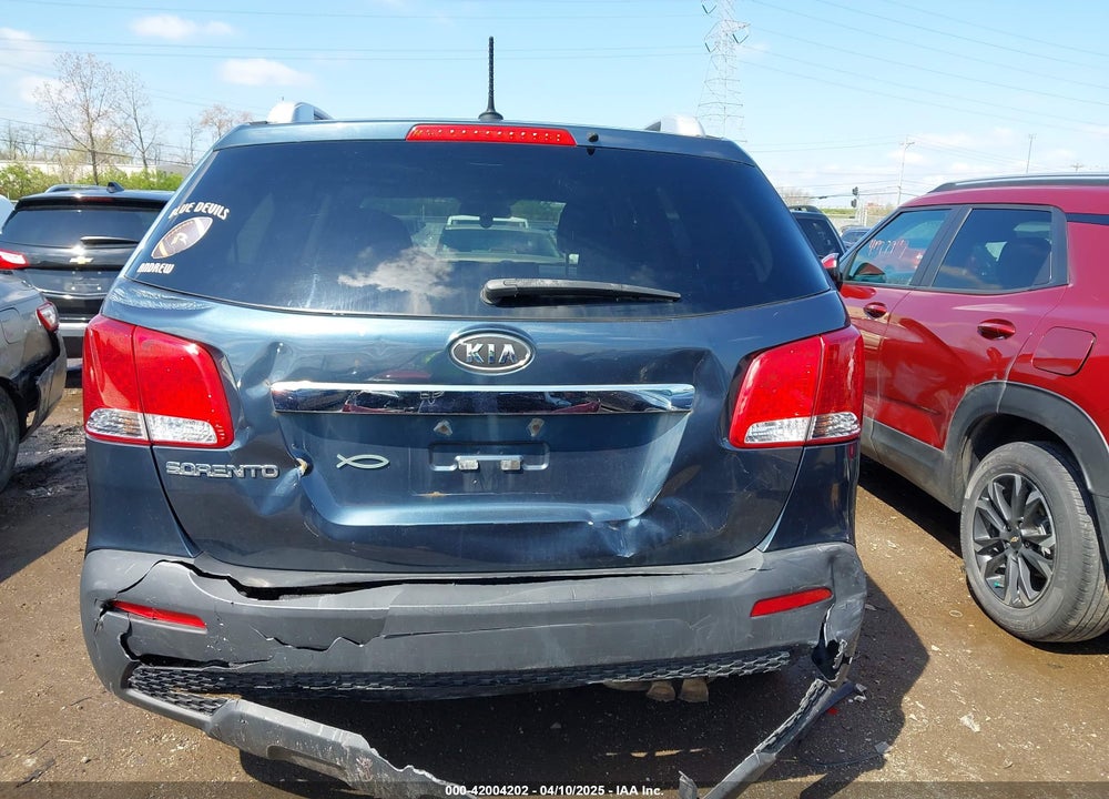 2011 KIA SORENTO LX V6 VIN: 5XYKT4A24BG124079