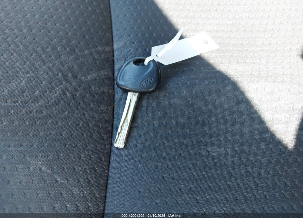 2011 KIA SORENTO LX V6 VIN: 5XYKT4A24BG124079