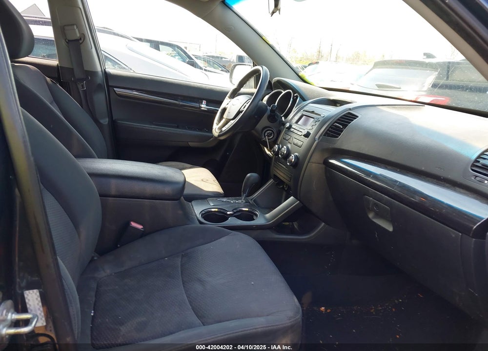 2011 KIA SORENTO LX V6 VIN: 5XYKT4A24BG124079