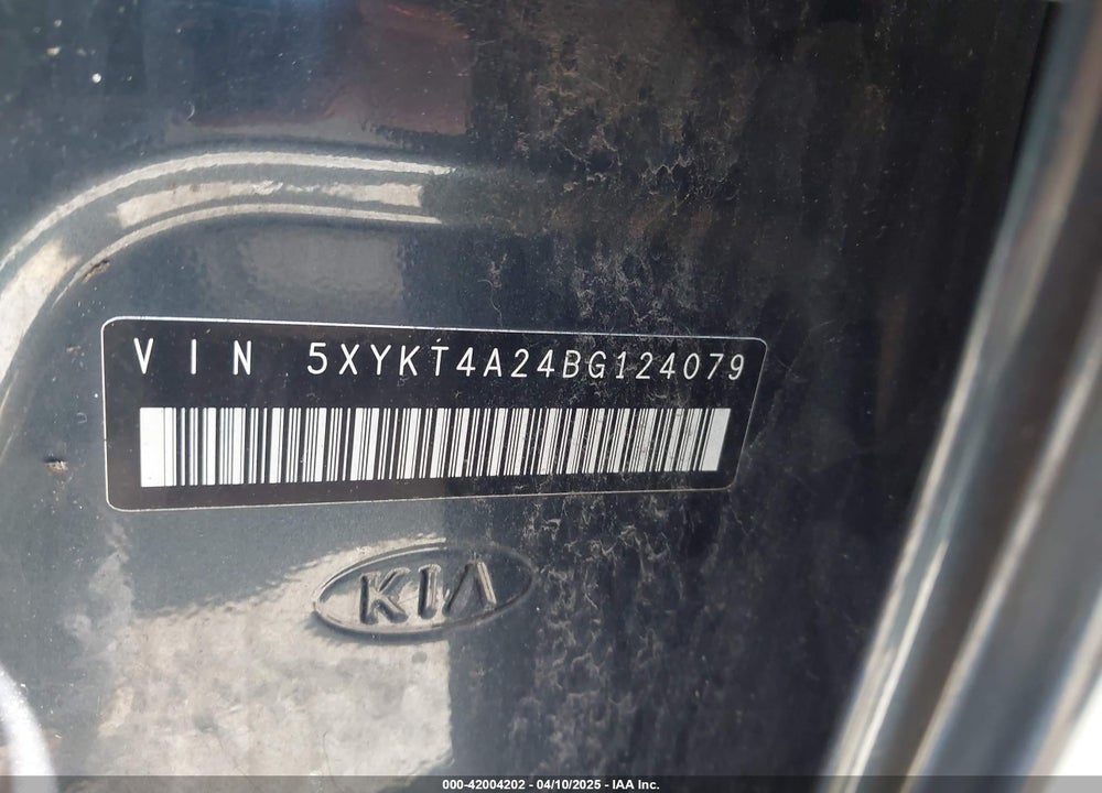 2011 KIA SORENTO LX V6 VIN: 5XYKT4A24BG124079