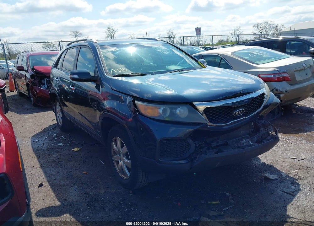 2011 KIA SORENTO LX V6 VIN: 5XYKT4A24BG124079