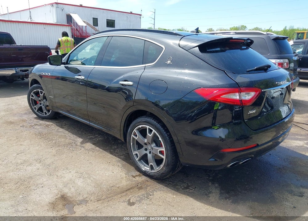 2017 MASERATI LEVANTE VIN: ZN661XUSXHX248138