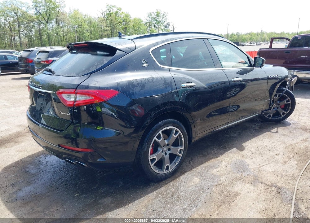 2017 MASERATI LEVANTE VIN: ZN661XUSXHX248138