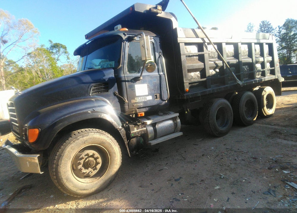 2005 MACK 700 CV700 VIN: 1M2AG11C75M015413