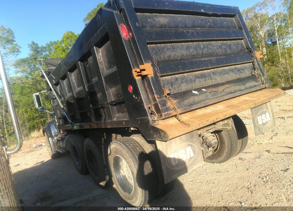 2005 MACK 700 CV700 VIN: 1M2AG11C75M015413