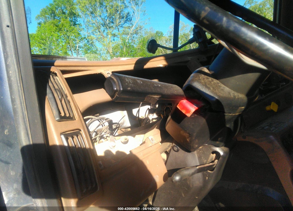 2005 MACK 700 CV700 VIN: 1M2AG11C75M015413