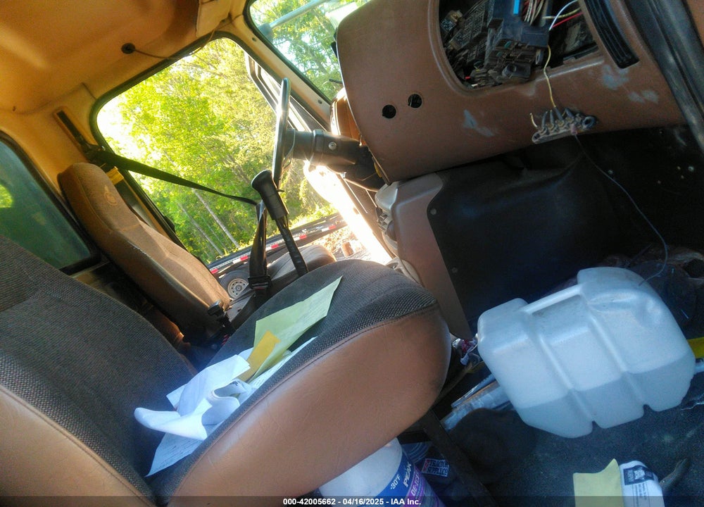 2005 MACK 700 CV700 VIN: 1M2AG11C75M015413