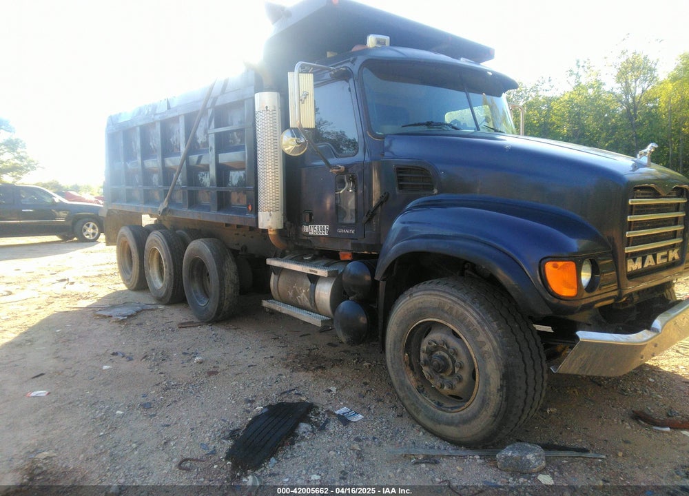 2005 MACK 700 CV700 VIN: 1M2AG11C75M015413