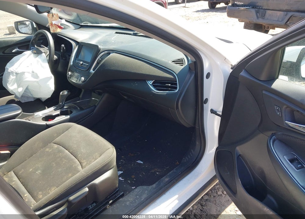 2018 CHEVROLET MALIBU LT VIN: 1G1ZD5ST8JF208361