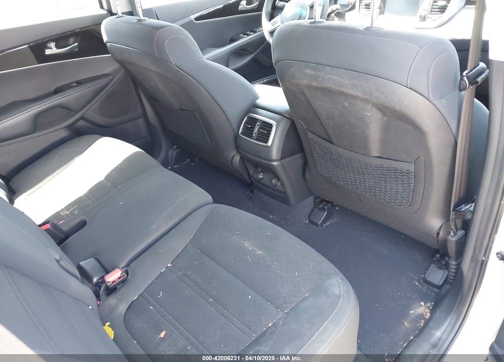 2020 KIA SORENTO 3.3L LX VIN: 5XYPG4A58LG669899