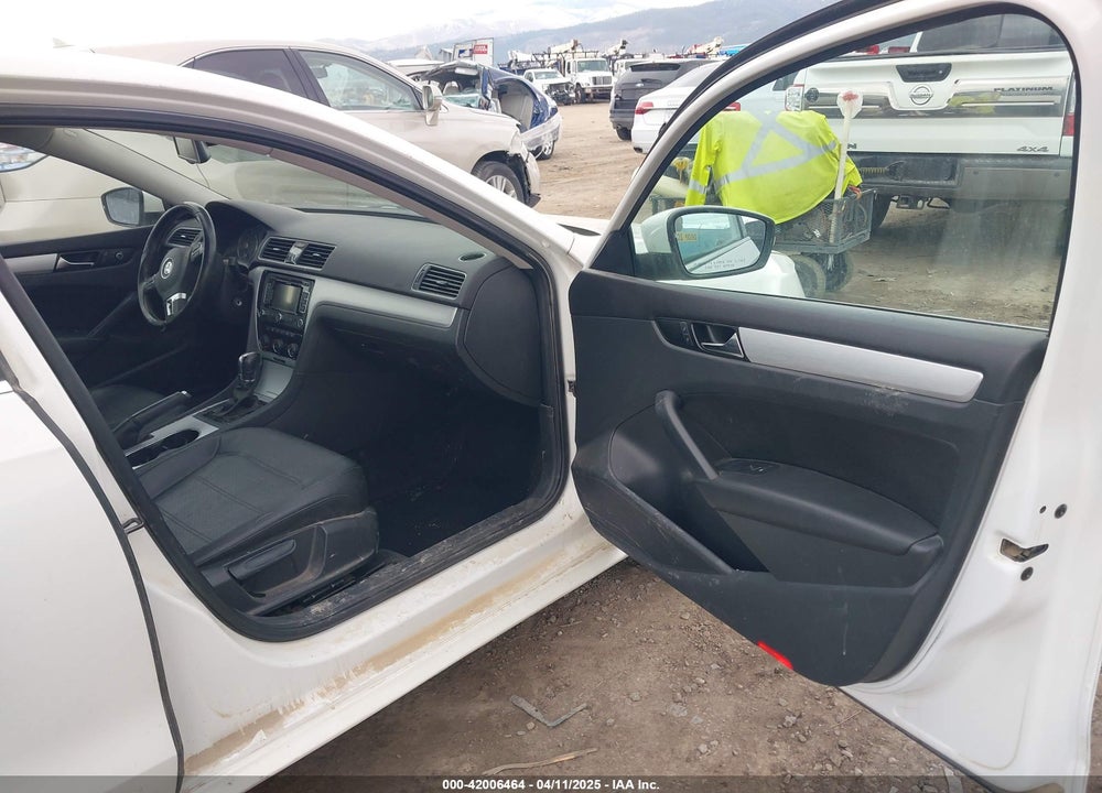2013 VOLKSWAGEN PASSAT 2.5L SE VIN: 1VWBP7A34DC150667